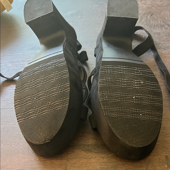 Jiu Du Black Wedge Sandals - Picture 4 of 5